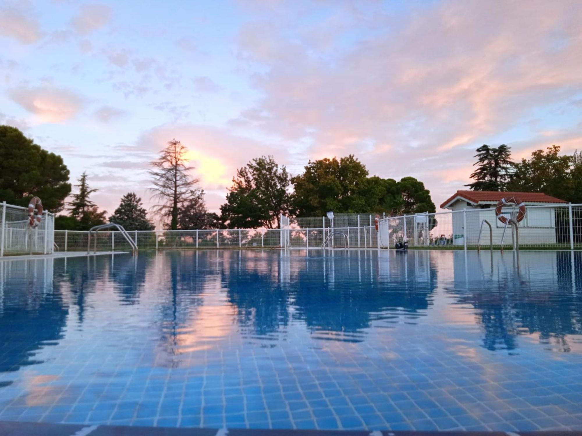 Albergue Zaragoza Camping Buitenkant foto