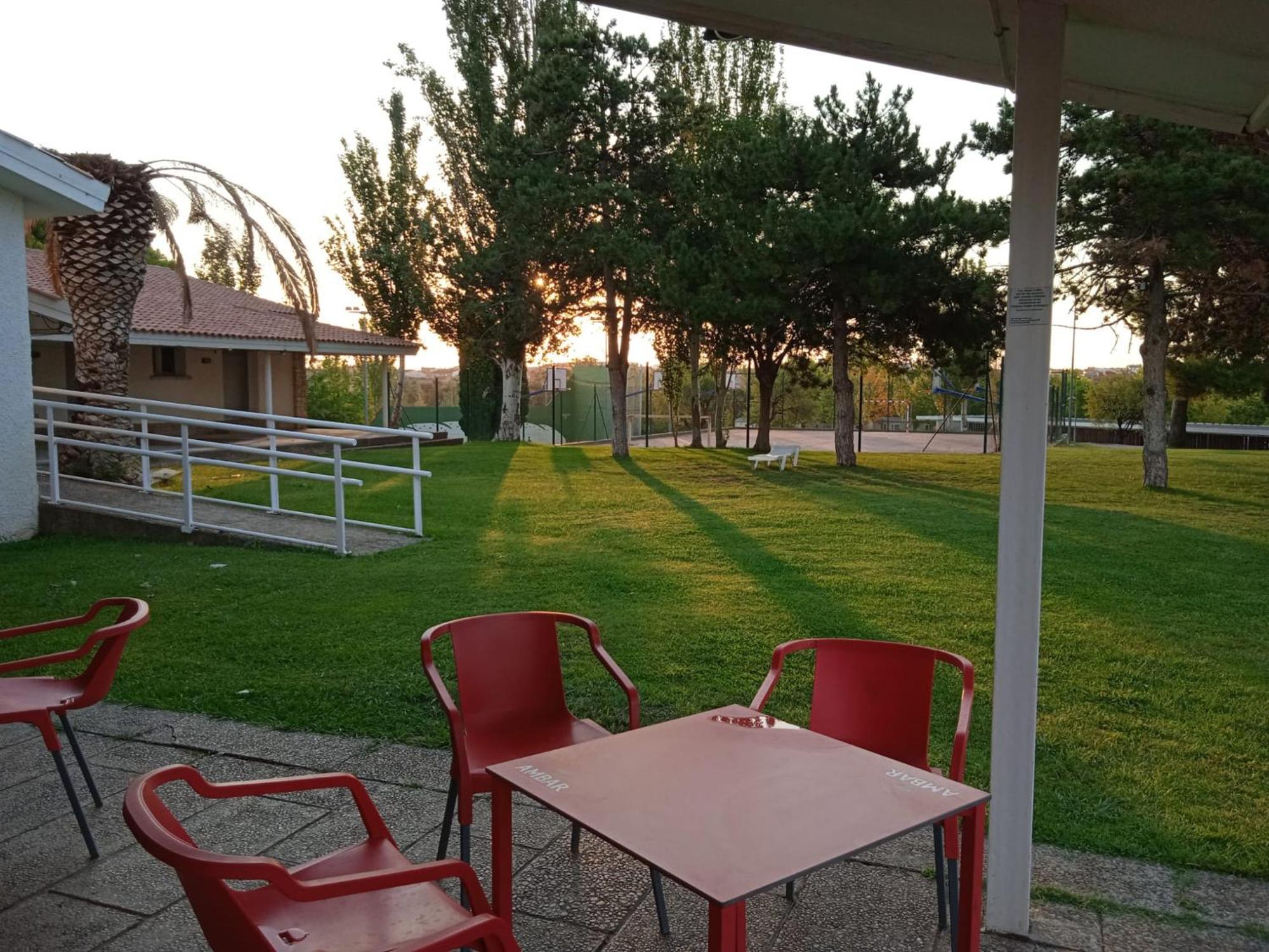 Albergue Zaragoza Camping Buitenkant foto