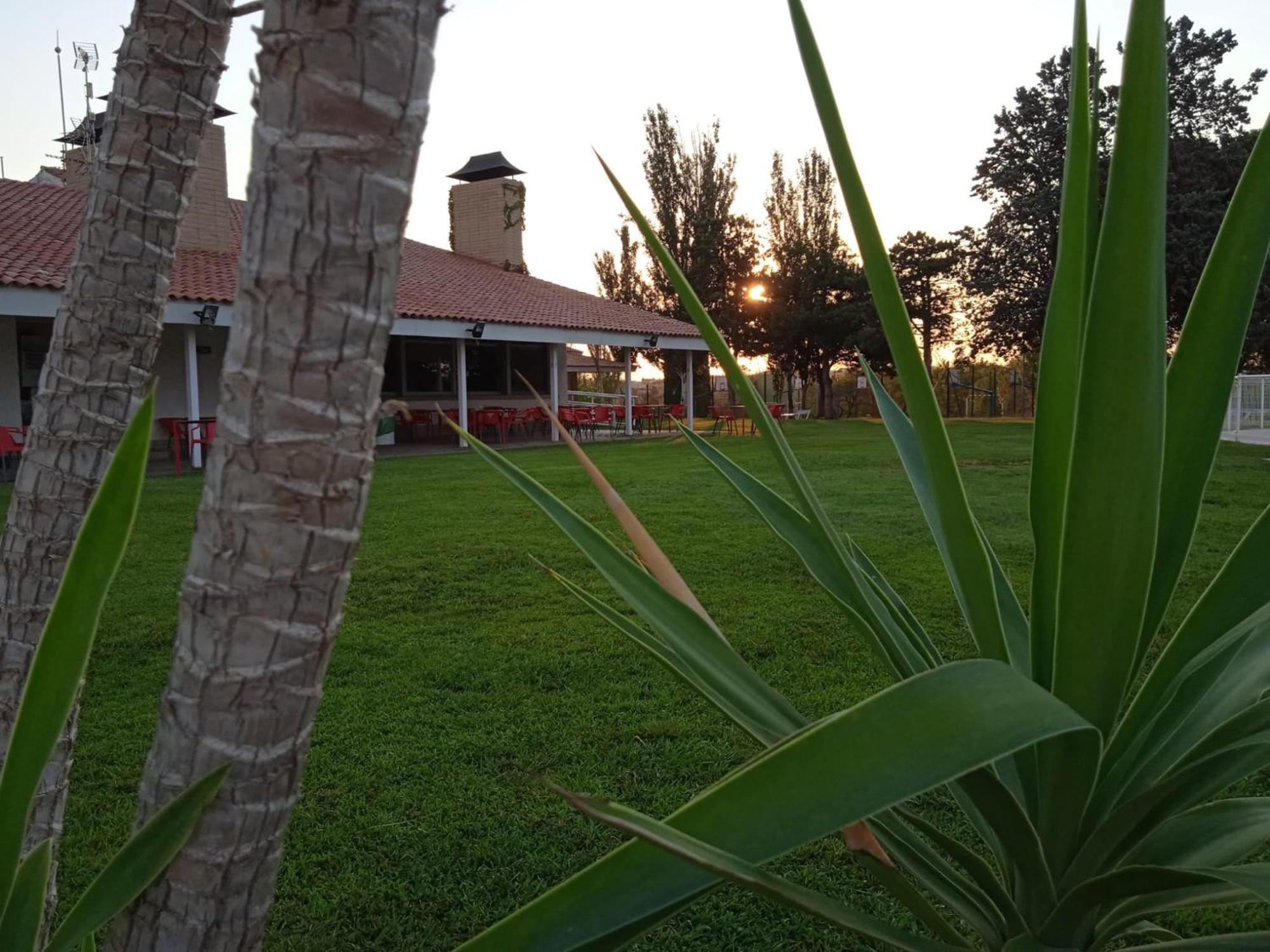 Albergue Zaragoza Camping Buitenkant foto