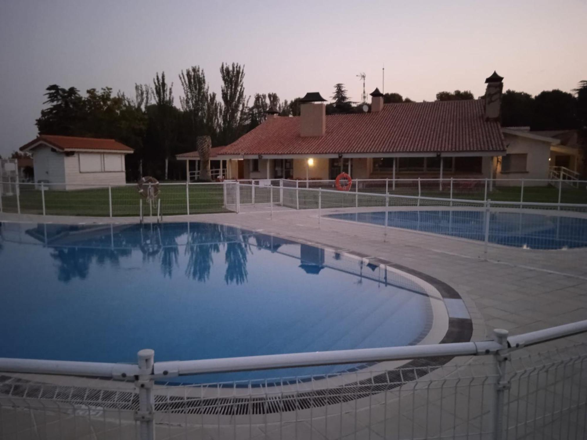 Albergue Zaragoza Camping Buitenkant foto